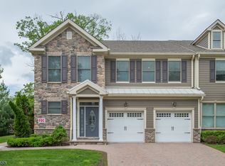 202 Whitney Ln, Allendale, NJ 07401