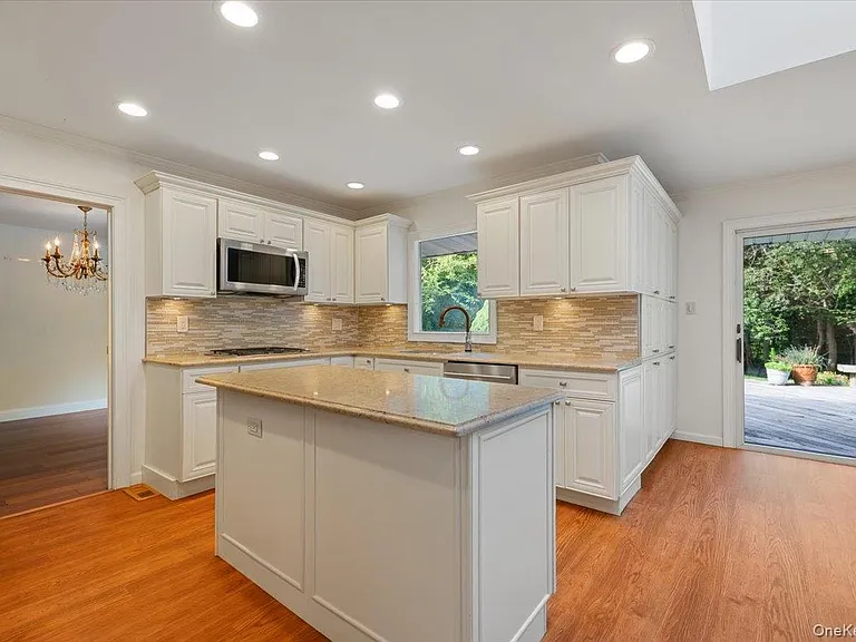 24 Thorngrove Ln — Photo 4
