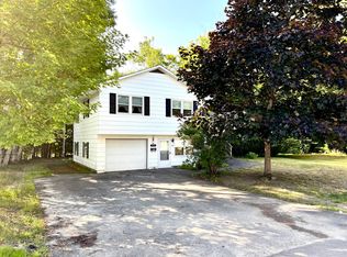 35 Canyon Dr, Millinocket, ME 04462