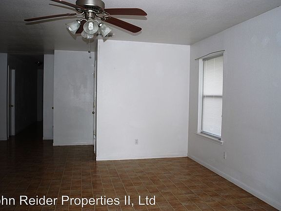 4th image of 933 Ramblewood St Unit B