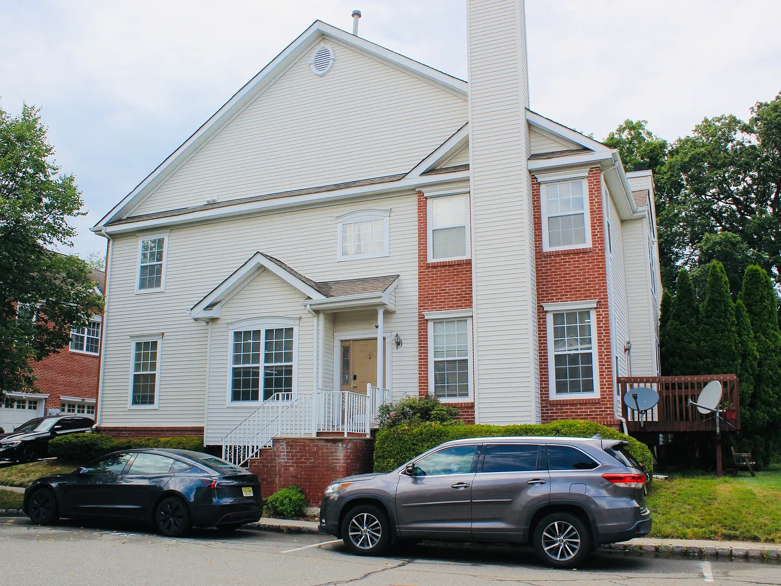 3 bed, 2.5 bath, 2108 sqft, $4,300 — Photo 2