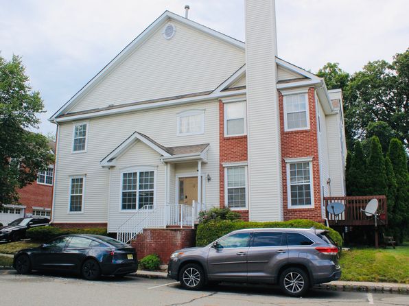 141 Gladstone Dr