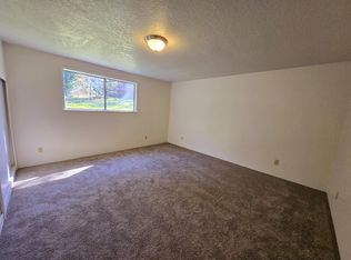 379 Sleepy Hollow Loop, Grants Pass, OR 97527