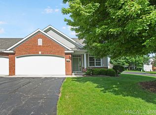 6008 Heritage Meadow Dr, Holland, MI 49423