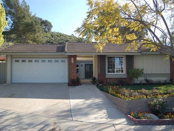 1st image of 385 Mooncrest Ct