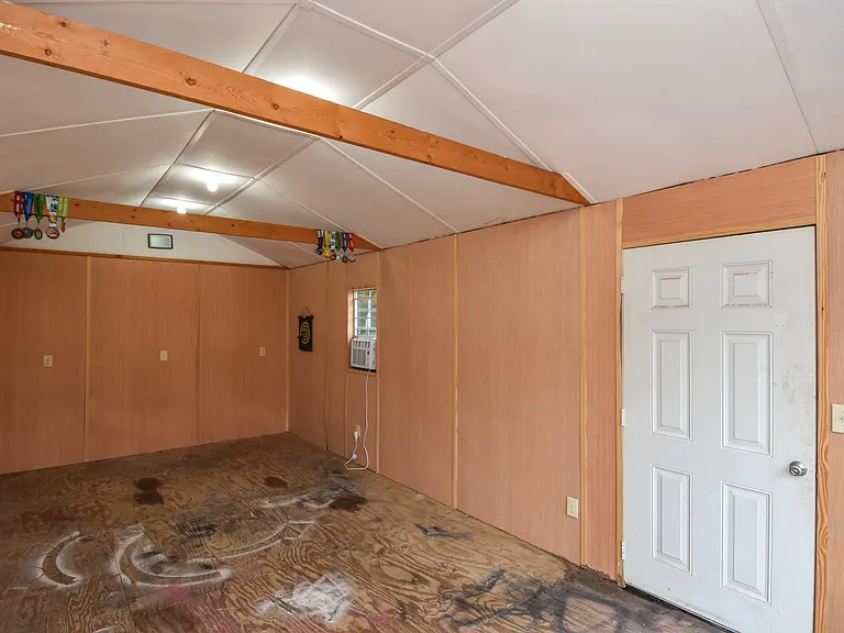 Shed with electricity