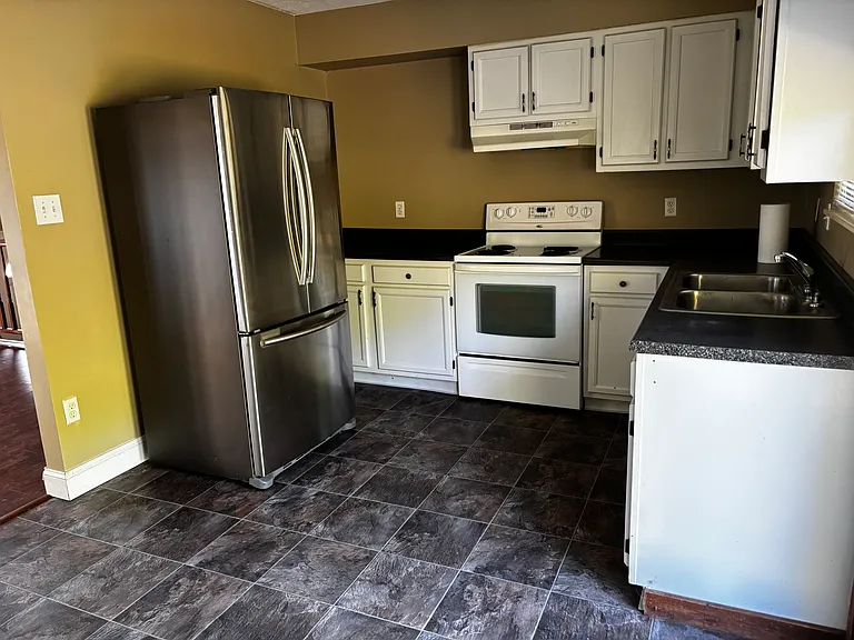 204 Windsor Ln — Photo 16