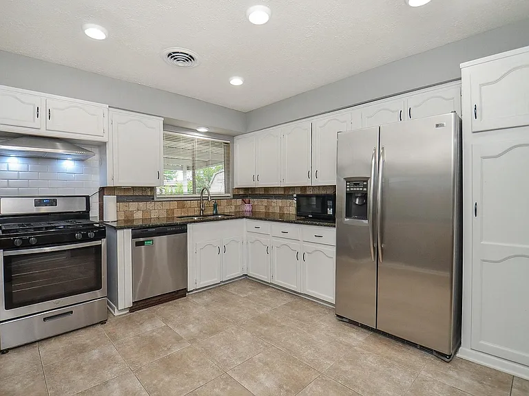 6322 Clemson St — Photo 9