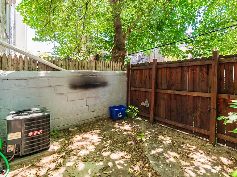 2208 Montrose St — Photo 7