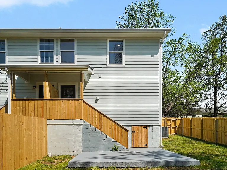 1500-1502 Bryan St — Photo 33