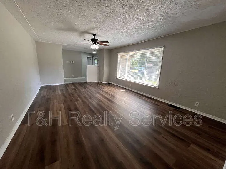 1607 Costello Dr — Photo 8