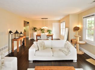 1946 Guilford Rd, Upper Arlington, OH 43221