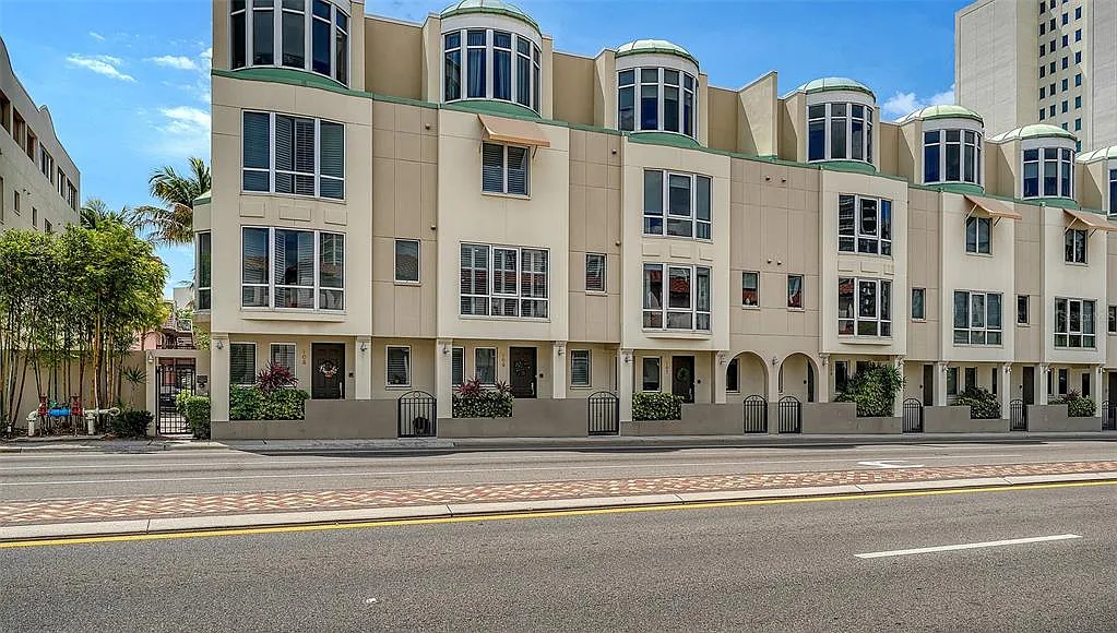 2 bed, 2.5 bath, 2280 sqft, $5,500 — Photo 2