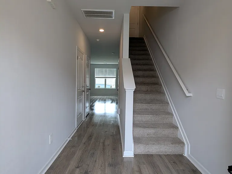645 Longtail Ln — Photo 2