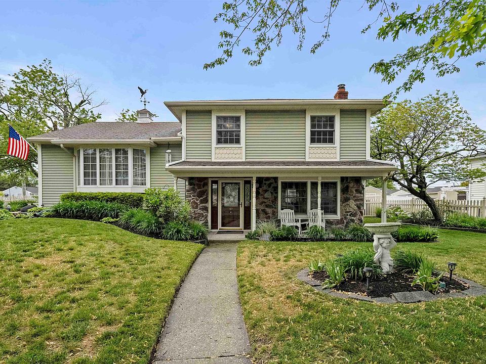 1st image of 1400 Franklin Ave N