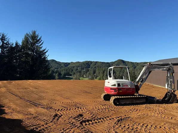 611 Hulton Way, Reedsport, OR 97467