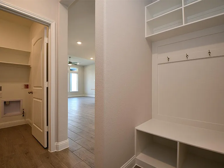 19718 Dwight Eisenhower Dr — Photo 29