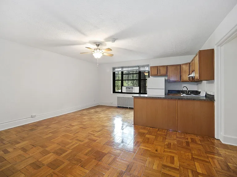 Rock Creek Gardens Apartments — Photo 9