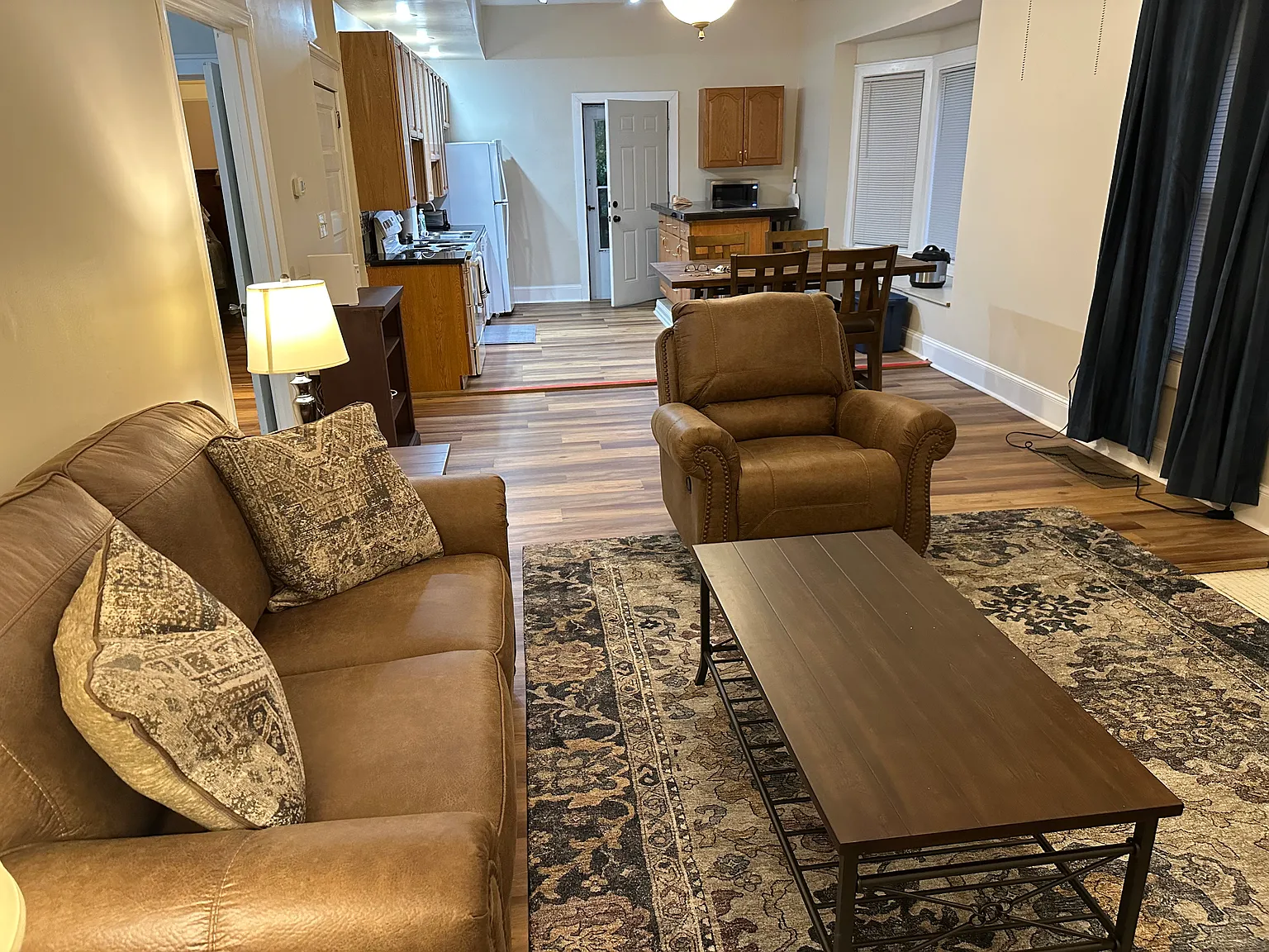 2 bed, 1098 sqft, $1,975 — Photo 4