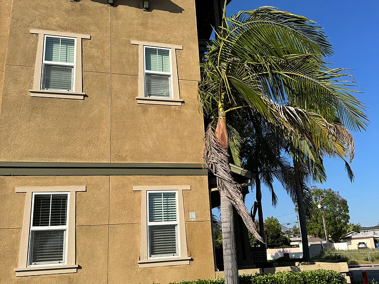 441 S Glendora Ave — Photo 2