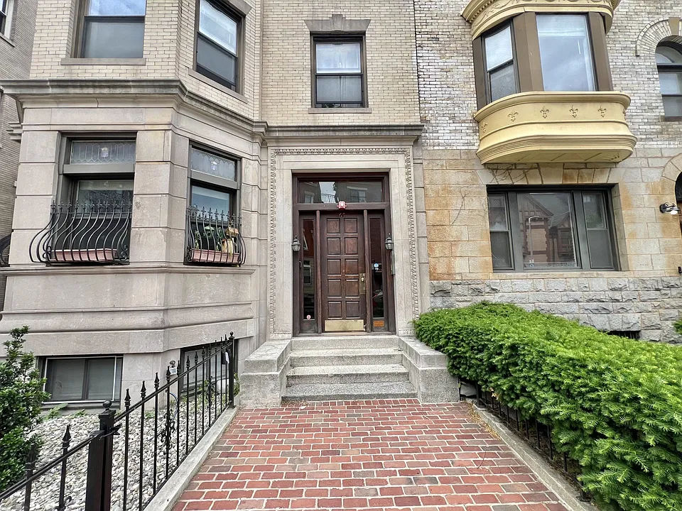 65 Hemenway St #3