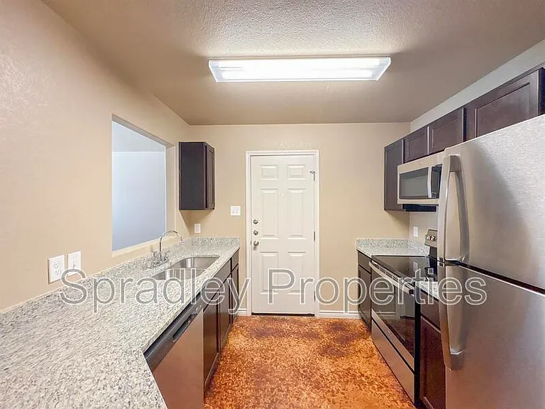 1004A Kerr Ct — Photo 4