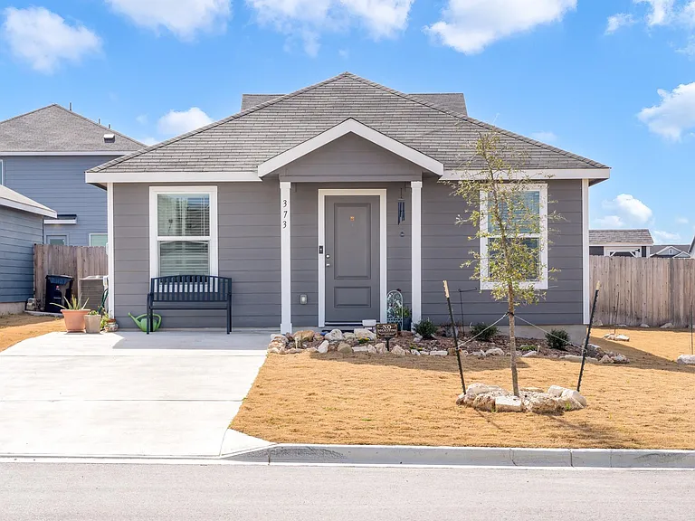 373 Cowpoke Dr — Photo 2