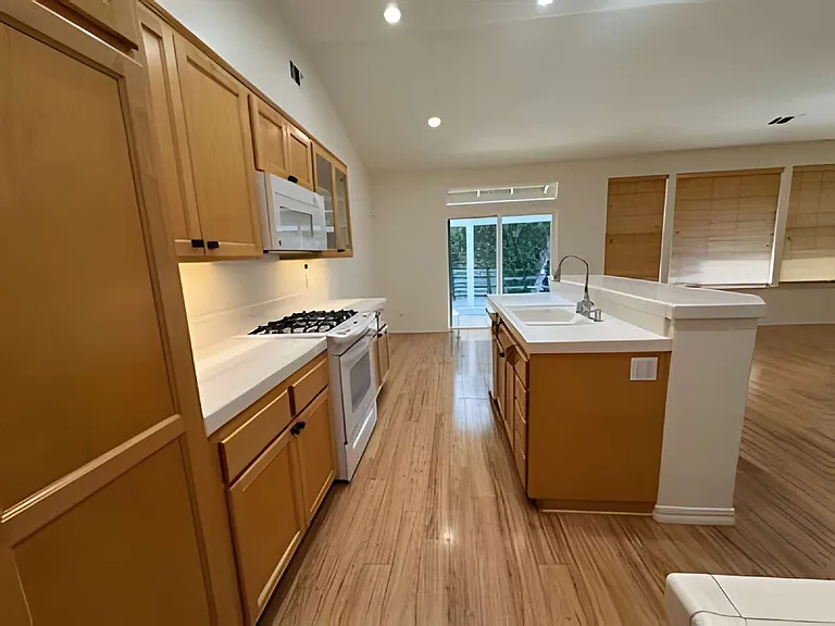 725 Asilo — Photo 8