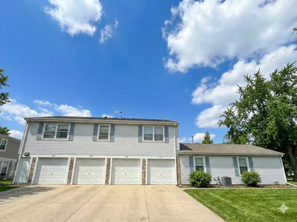 233 Harvest Ct, Vernon Hills, IL 60061