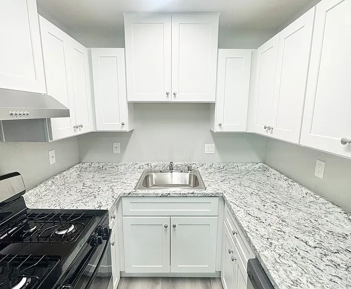 204 Pine St — Photo 1