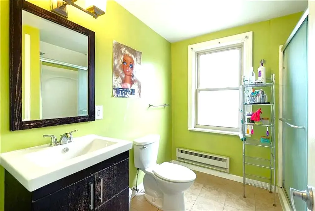 4 bed, 1.5 bath, 2304 sqft, $2,400 — Photo 4
