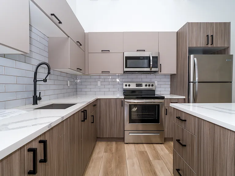 2700 E Auburn St — Photo 36
