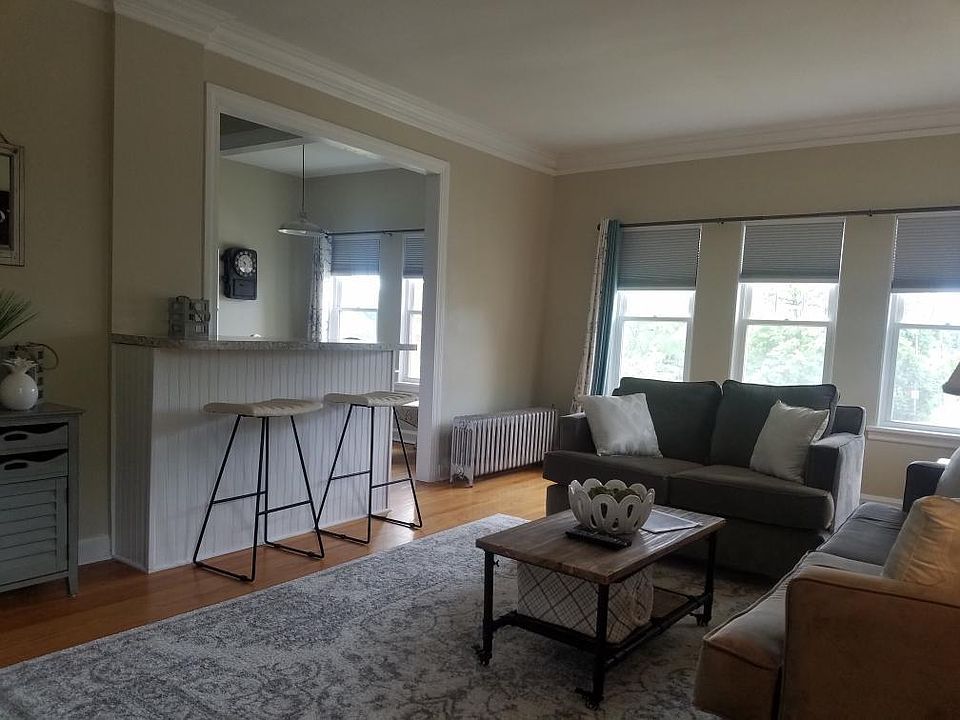 1st image of 627 W Market St APT 202