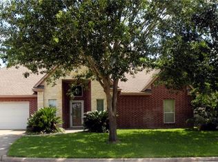 103 S Creek Dr, Bellville, TX 77418