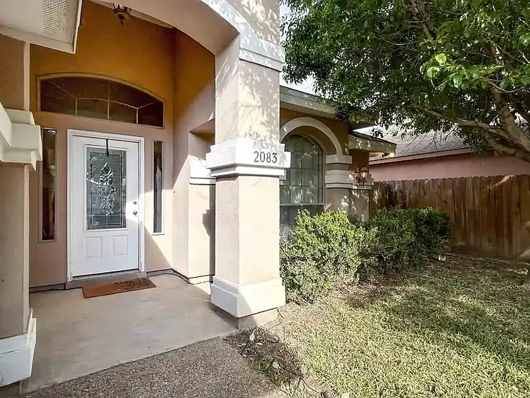 2083 Quito Loop — Photo 3