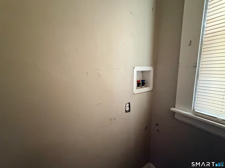 152 Lyons St — Photo 11
