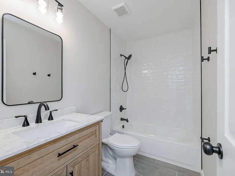 561 Tiffany Ct — Photo 16