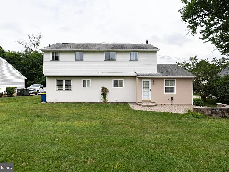 410 Woodlawn Ave — Photo 41