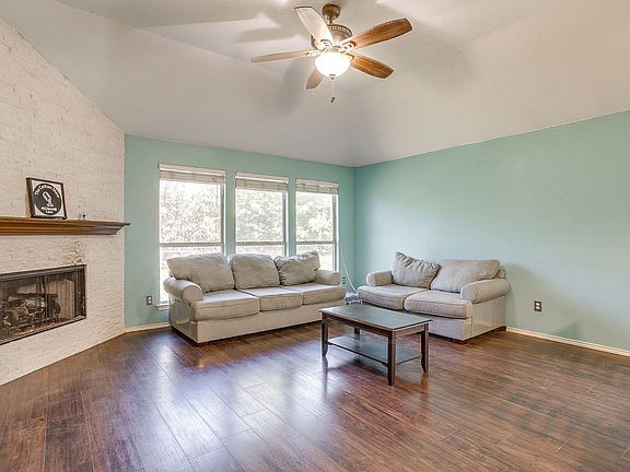 3rd image of 4621 Barnhill Ln