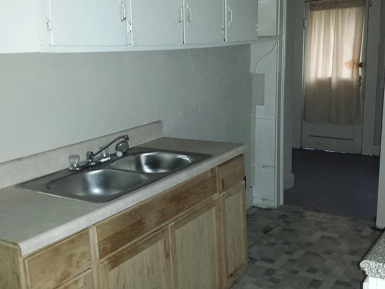 6908 Division Ave — Photo 3