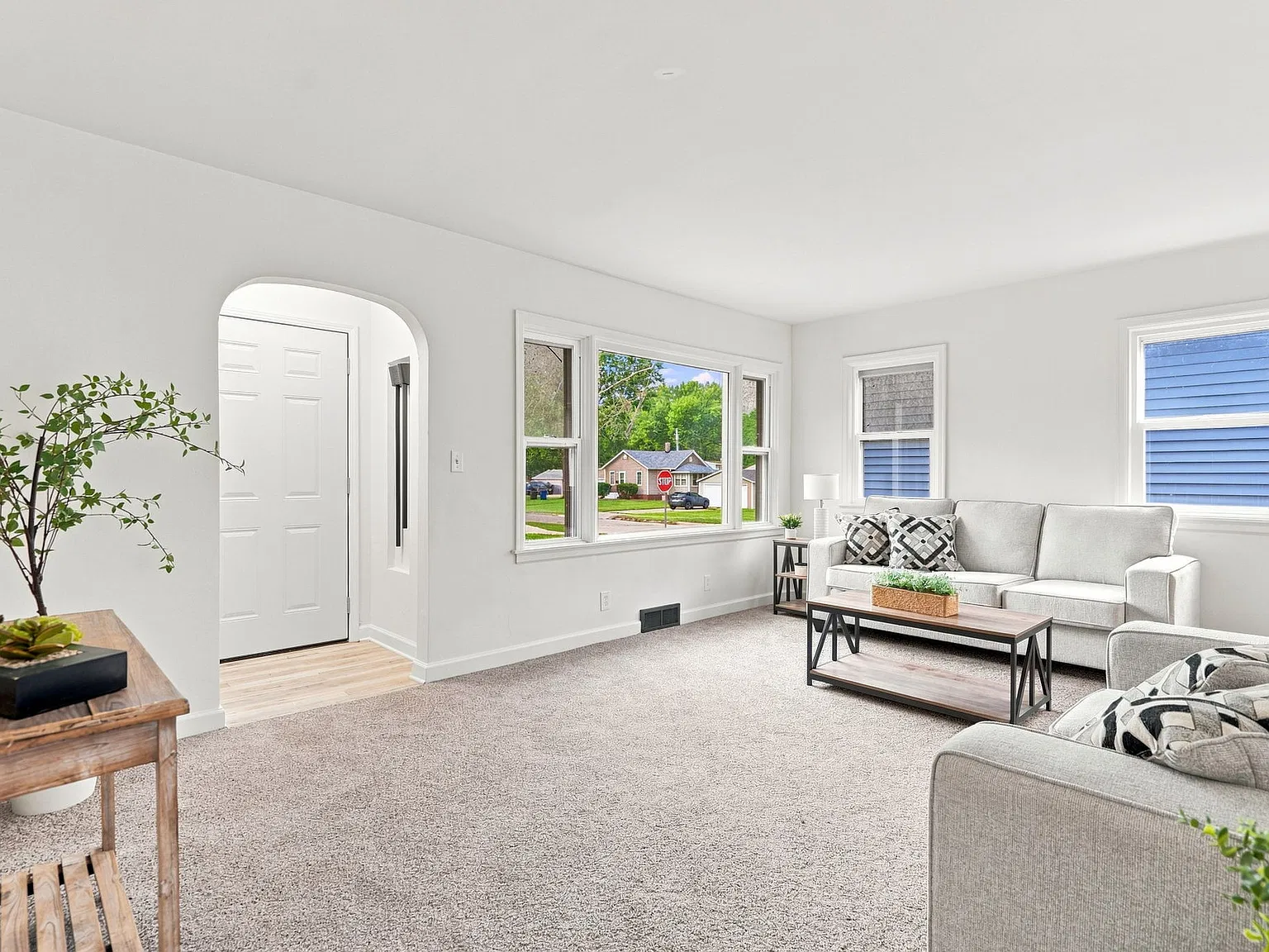 3 bed, 984 sqft, $1,825 — Photo 4