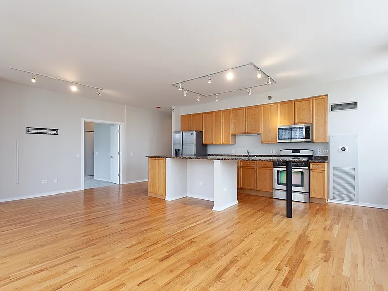 330 N Jefferson St #801 — Photo 5
