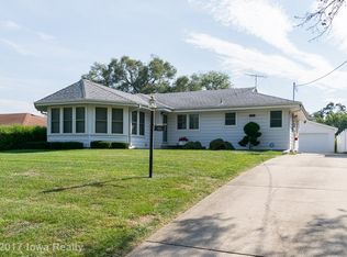 416 Ashworth Rd, West Des Moines, IA 50265