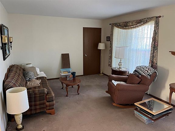 3rd image of 1311 Shagbark Ct