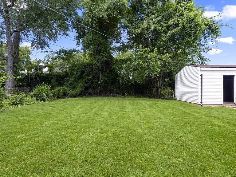9835 Winkler Dr — Photo 20