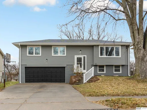 7405 Ivy Lane Dr, La Vista, NE 68128