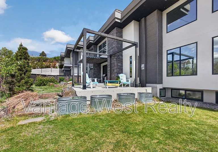 3859 Carrall Rd #1 — Photo 40