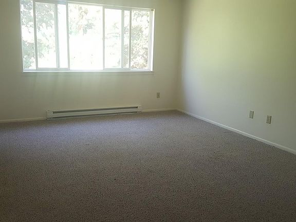 2nd image of 921 SE Klemgard St APT B4
