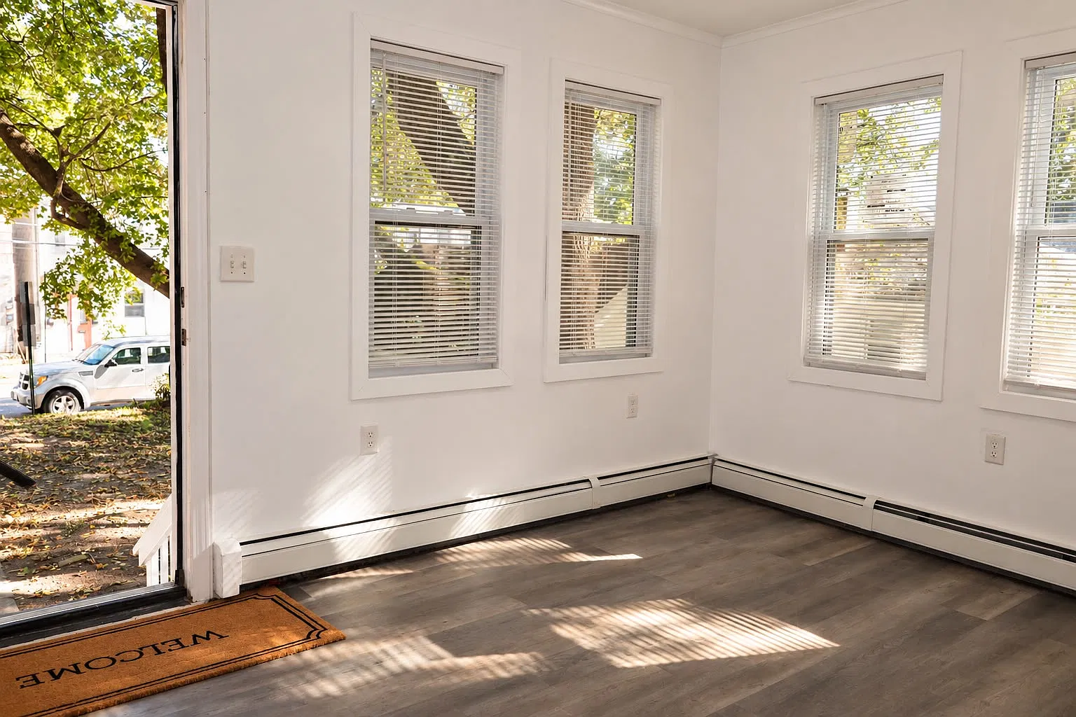 6 bed, 1584 sqft, $3,600 — Photo 3