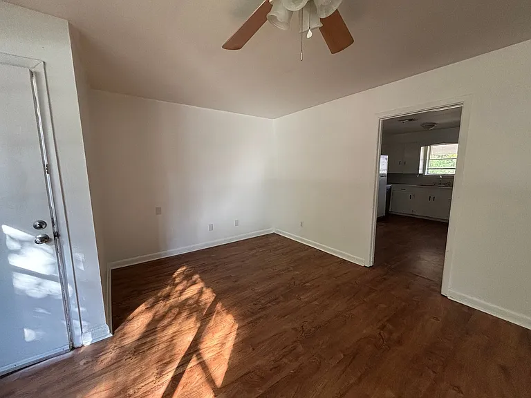 4101 Glen St — Photo 20